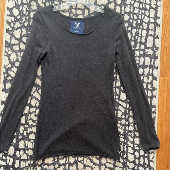 American Eagle Charcoal Gray Lightweight Sweater. - Picture 7 of 9